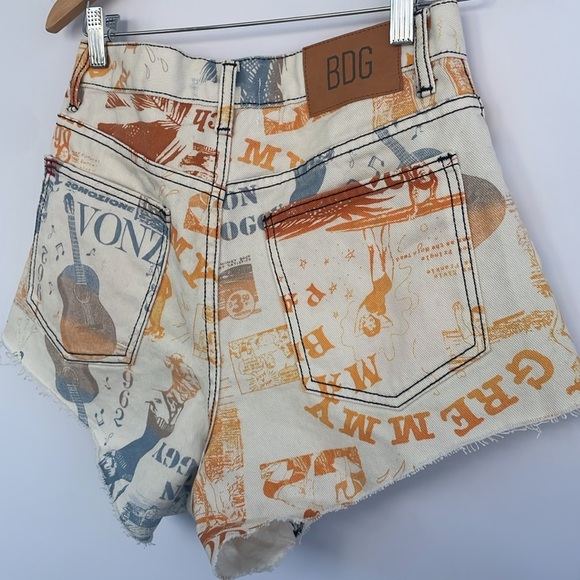 BDG Urban Outfitters Graphic Print Pitched Waist Short Size 27 - Picture 7 of 16
